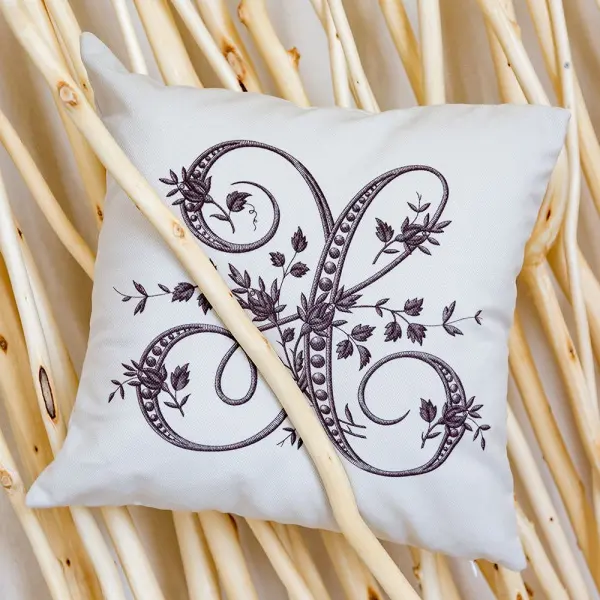 Арт-подушка «Монограмма буквы X»