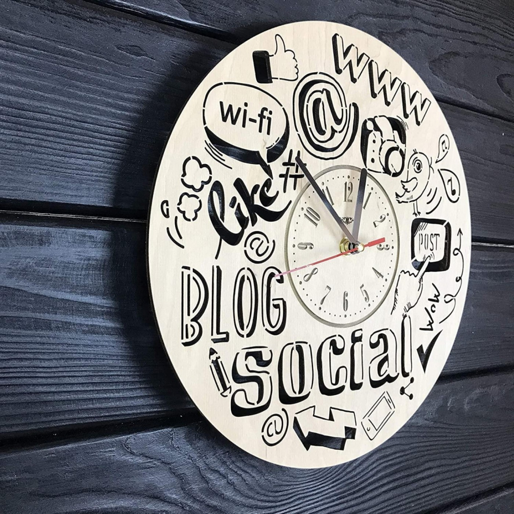 Настенные часы для блогеров.jpeg