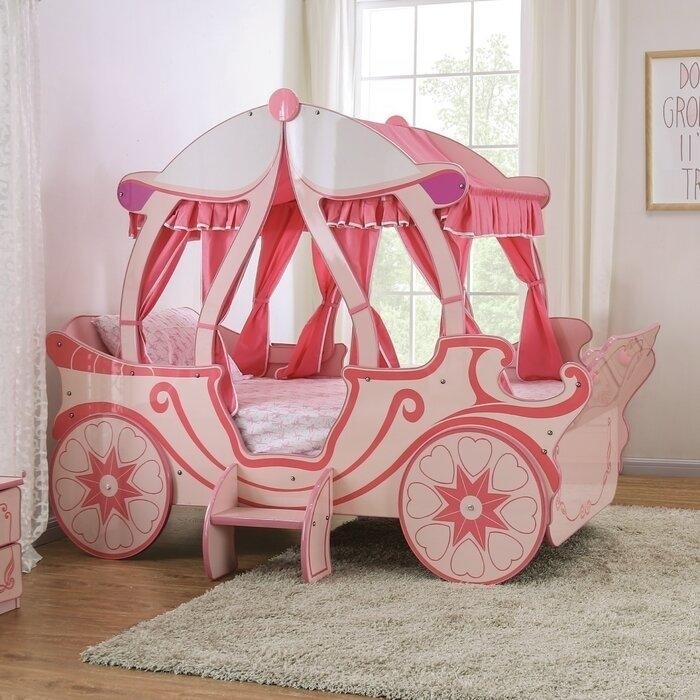 Оригинальная кровать карета розовая.jpeg