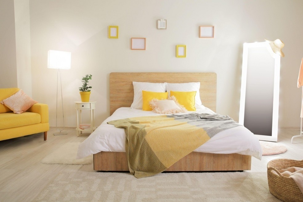 Дизайн желто- бежевой спальни.jpeg
