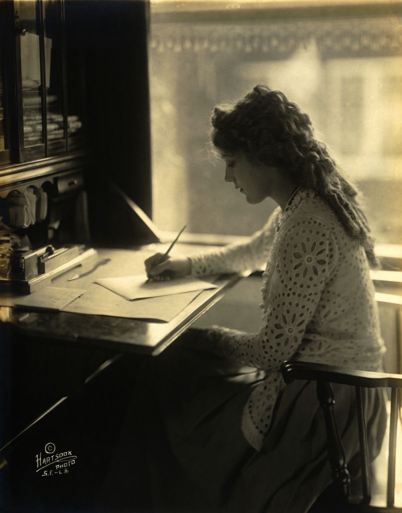 Mary_Pickford-desk.jpeg Mary_Pickford-desk.jpeg