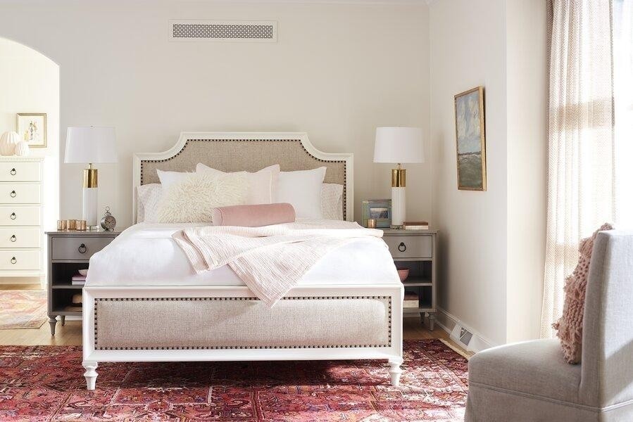 Красно-розовый дизайн спальни.jpeg