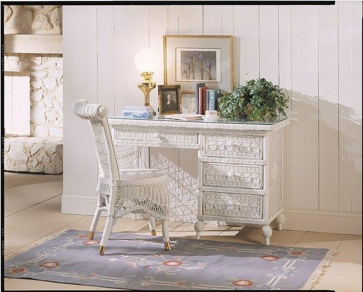 белый традиционный плетеный письменный стол.jpeg